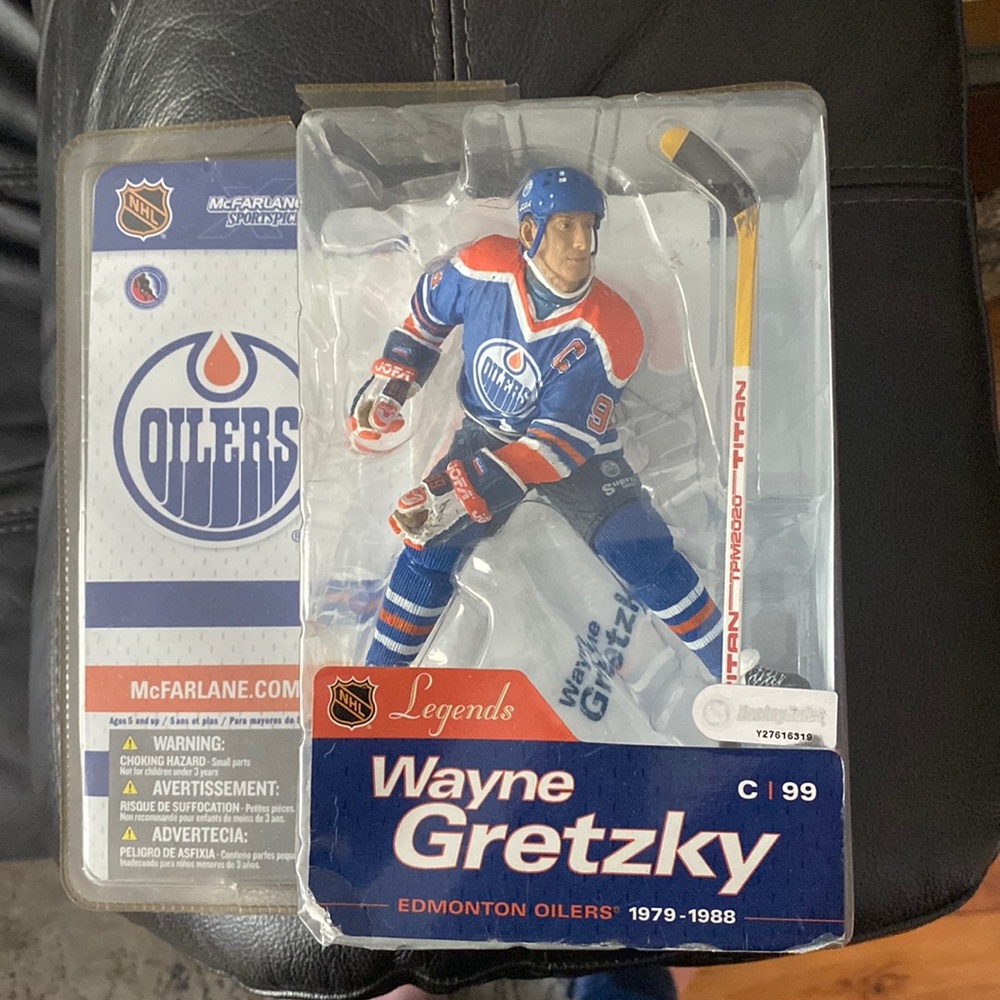 Wayne Gretzky Figure New Vintage Action Figure Blue Uniform